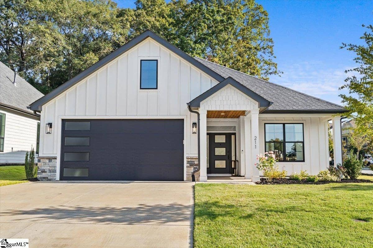 211 Nantallah Trail