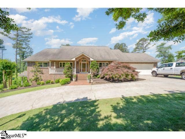 2606 Dog Leg Lane