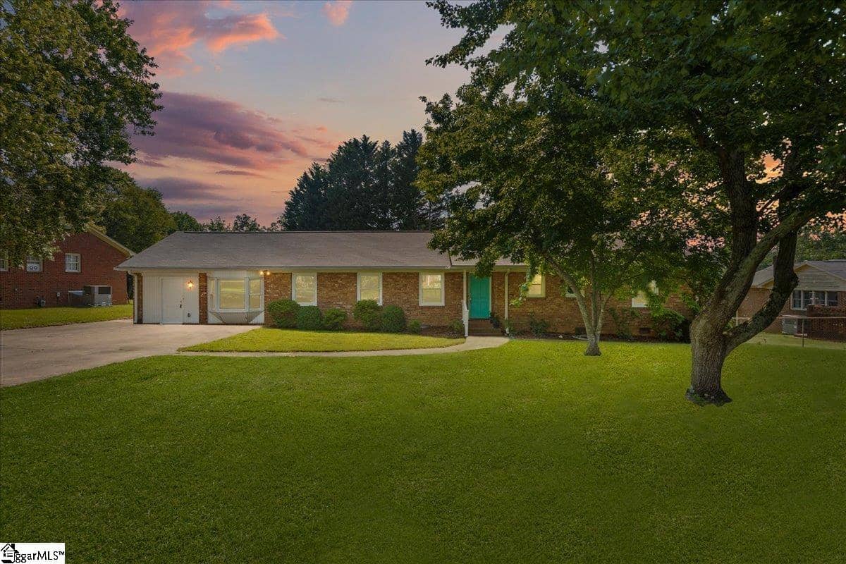 8 Danbury Drive