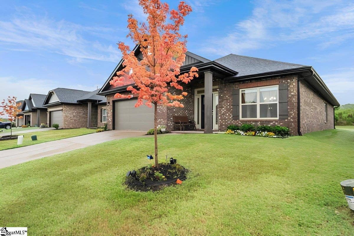 26 Woodcross Drive