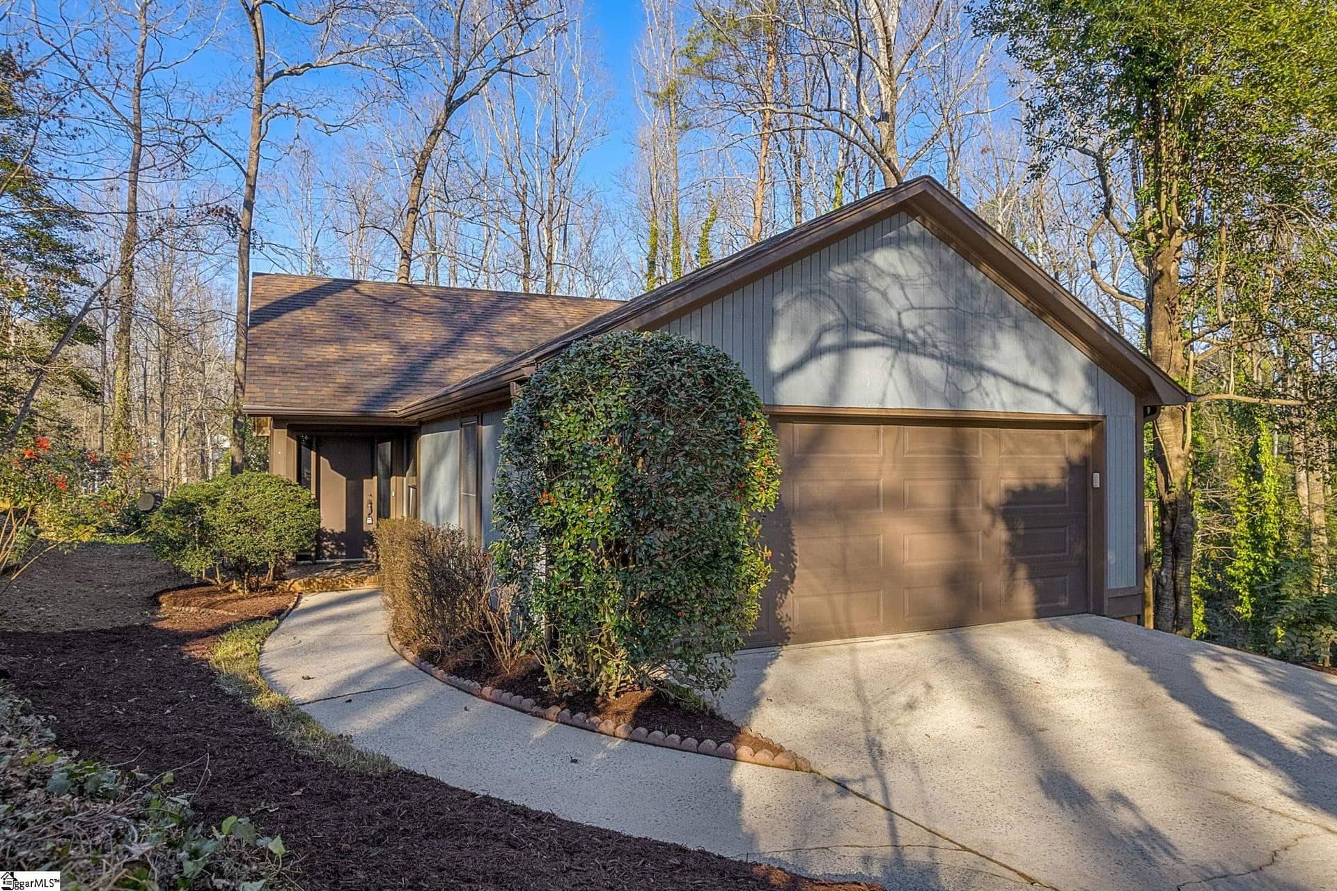 105 Oak Ridge Court
