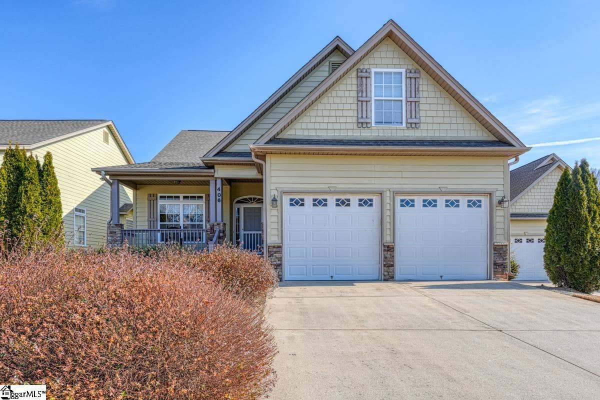 406 Hunters Circle