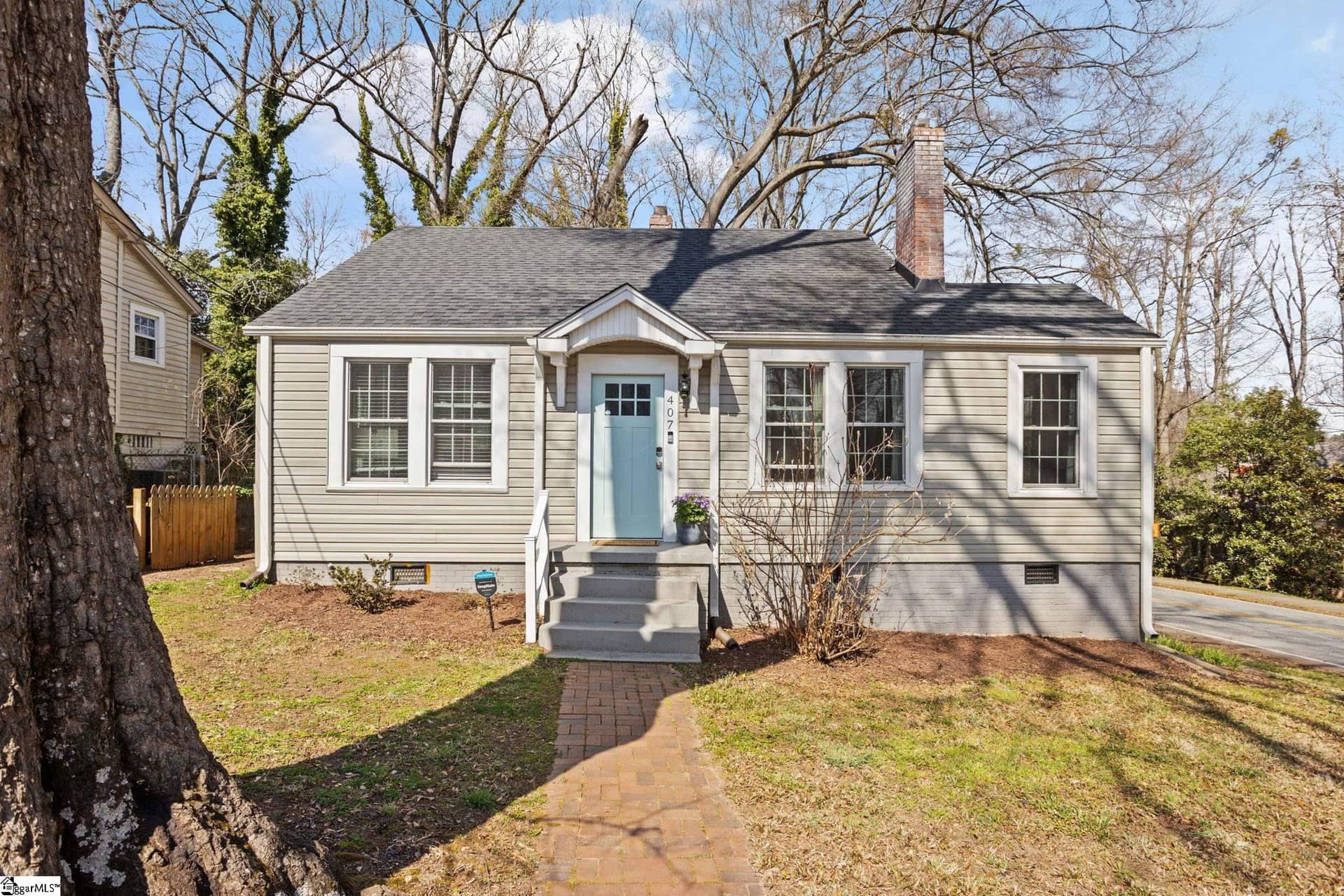 407 E Hillcrest Drive
