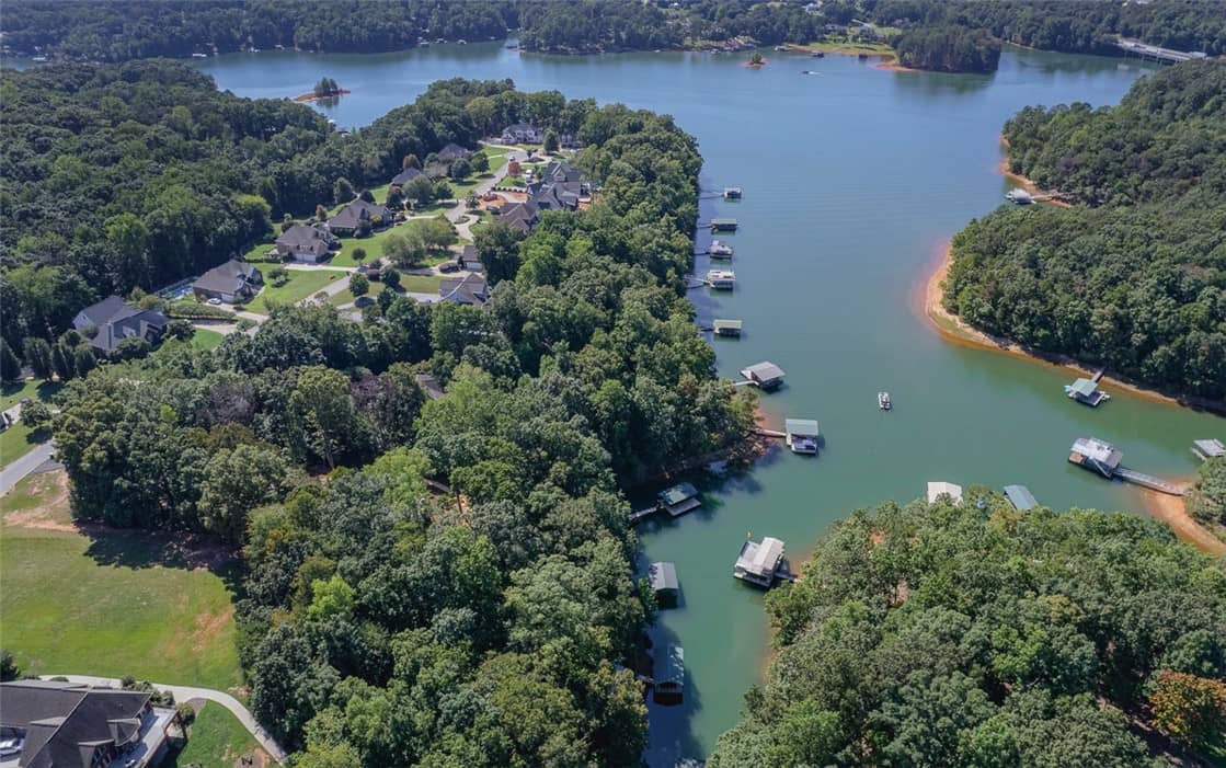 106 Topsail Drive
