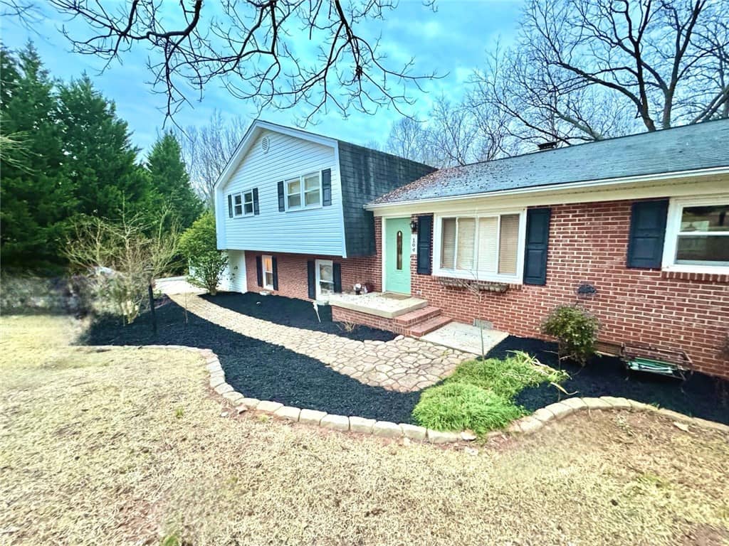104 Parkwood Court