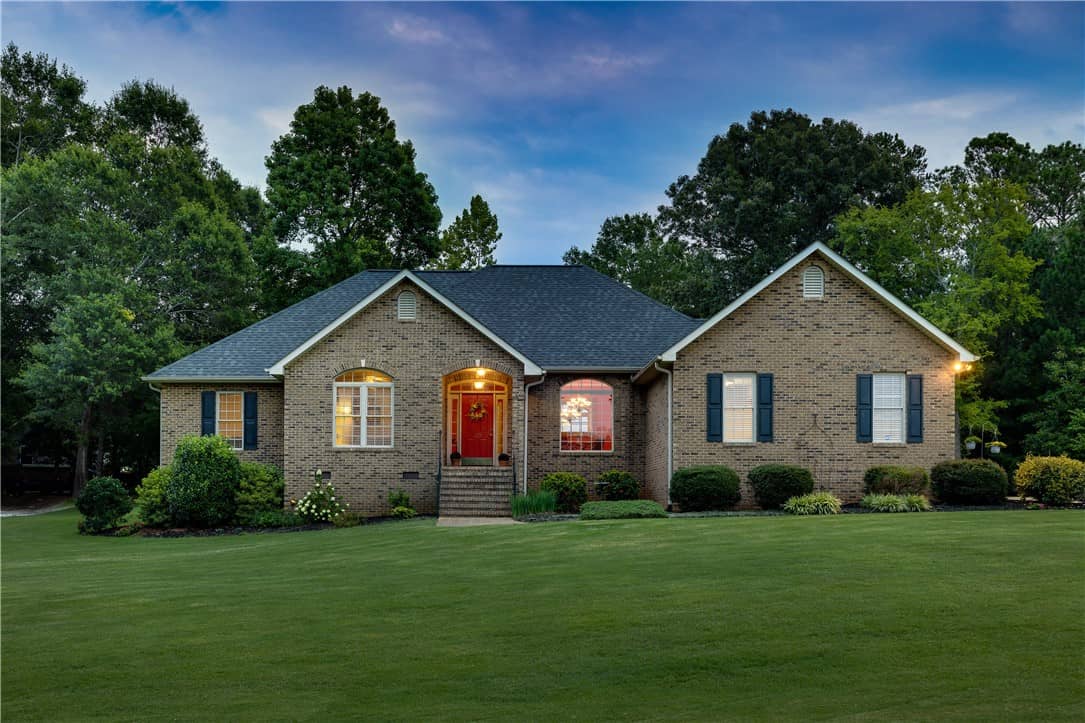 105 Woods Way