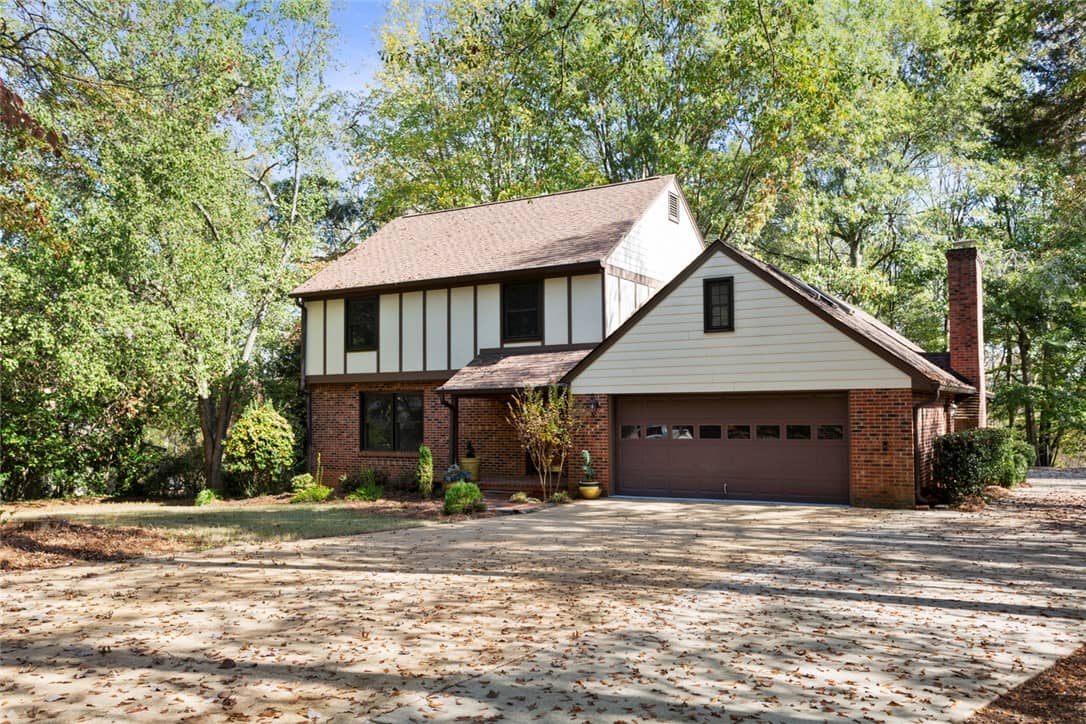 207 Camelot Road
