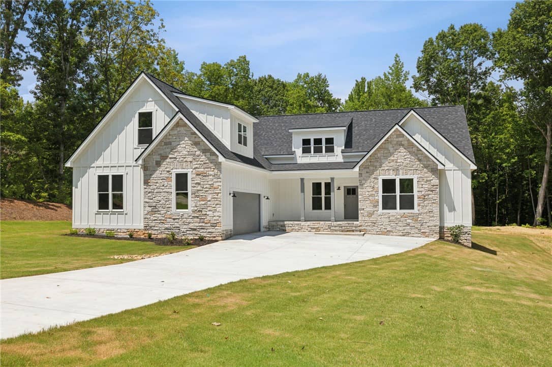 554 Paramount Drive