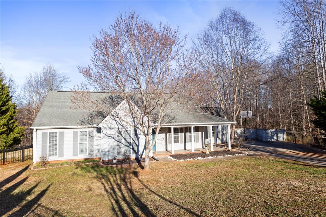 640 Revolutionary Drive