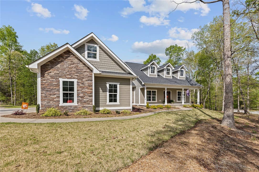 544 Paramount Drive