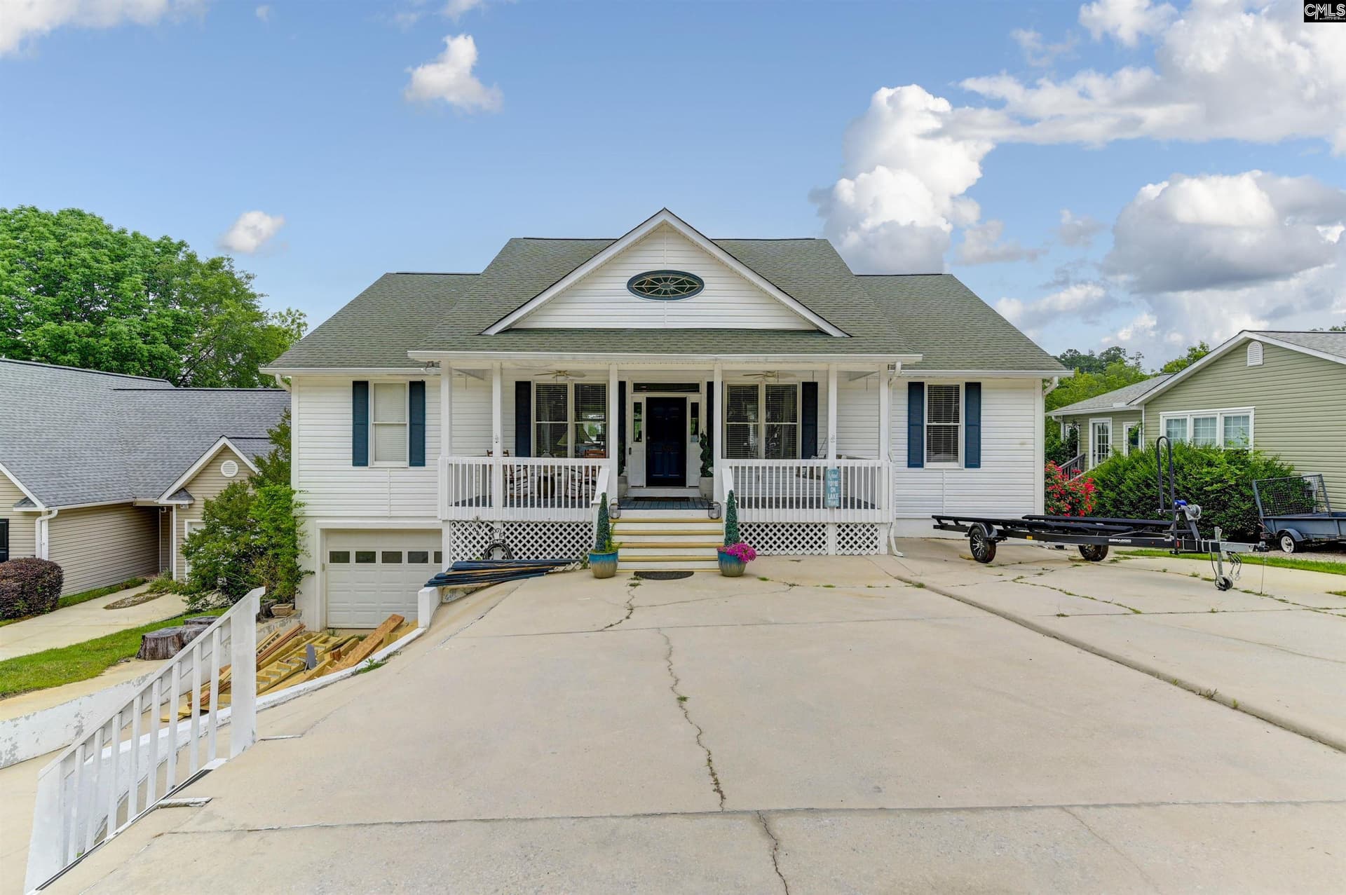 Saluda Waters Point, Leesville Community