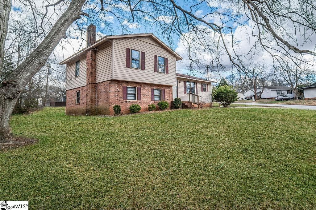 Property image 2 at 102 Seedleaf Court, Simpsonville, SC 29680