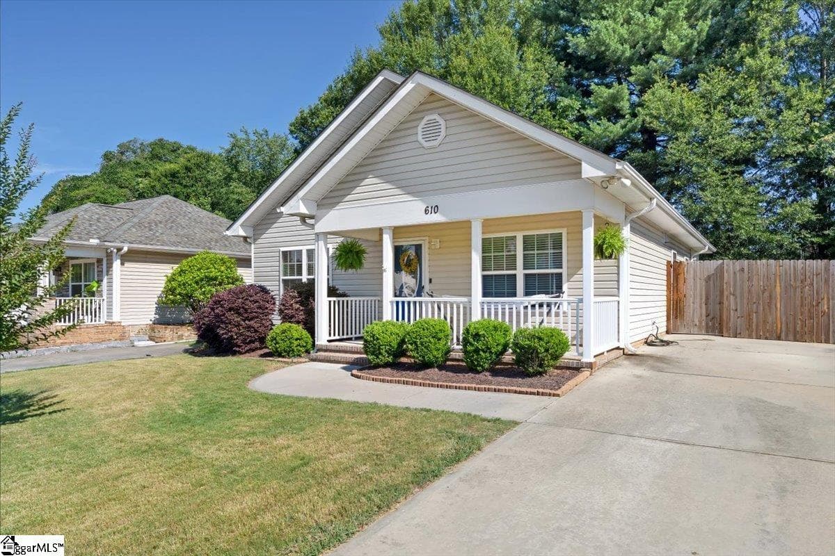 Property image 3 at 610 Ruddy Creek Circle, Greer, SC 29651