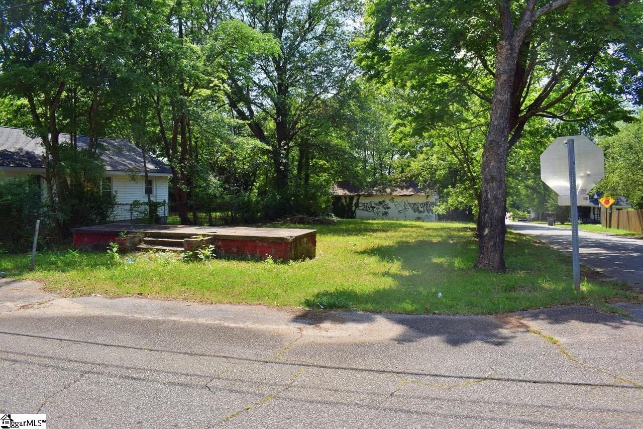 Property image 2 at 19 Henderson Street, Greenville, SC 29611