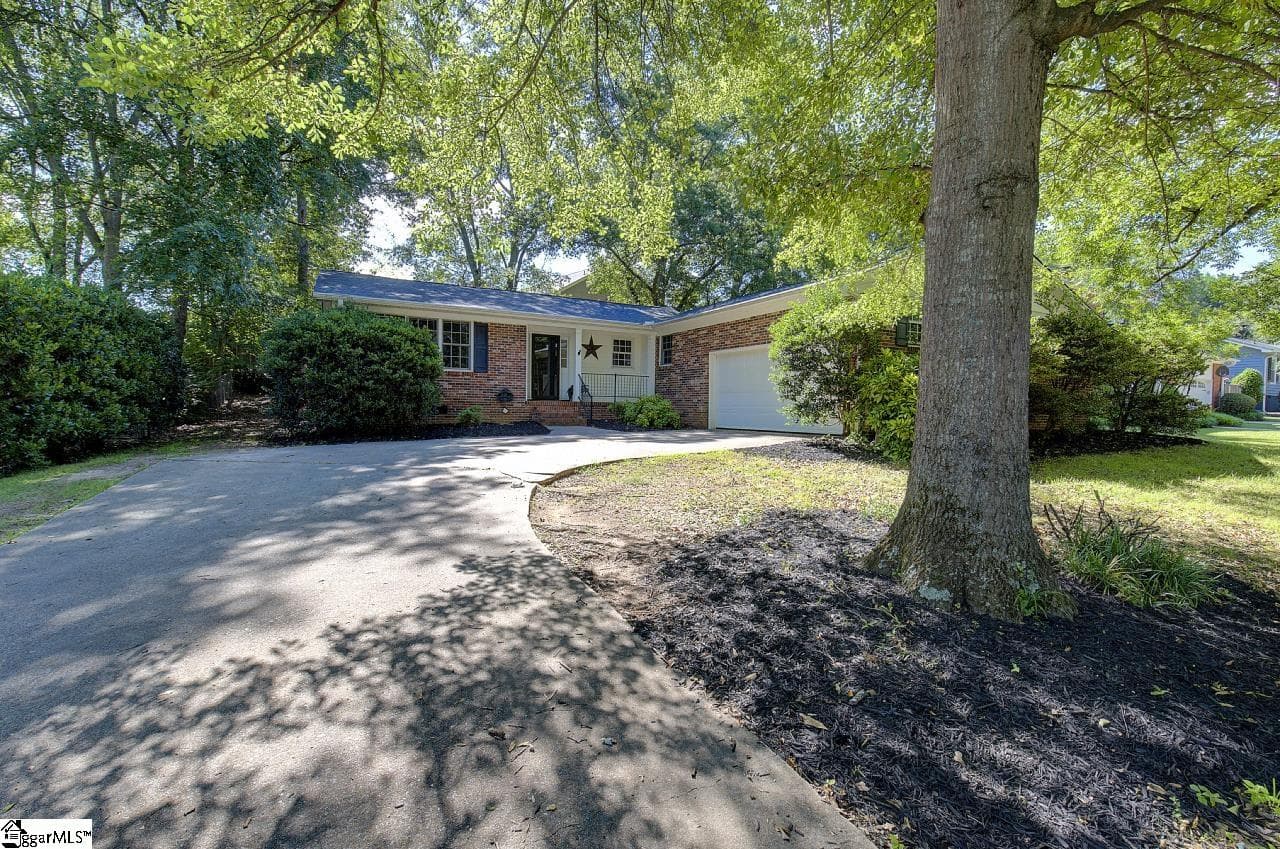 Property image 2 at 8 Meredith Lane, Greenville, SC 29607