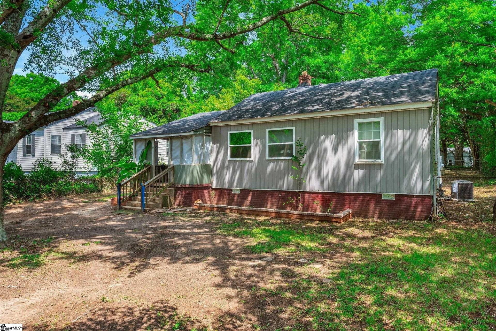 Property image 2 at 14 Pleasant Ridge Avenue, Greenville, SC 29605