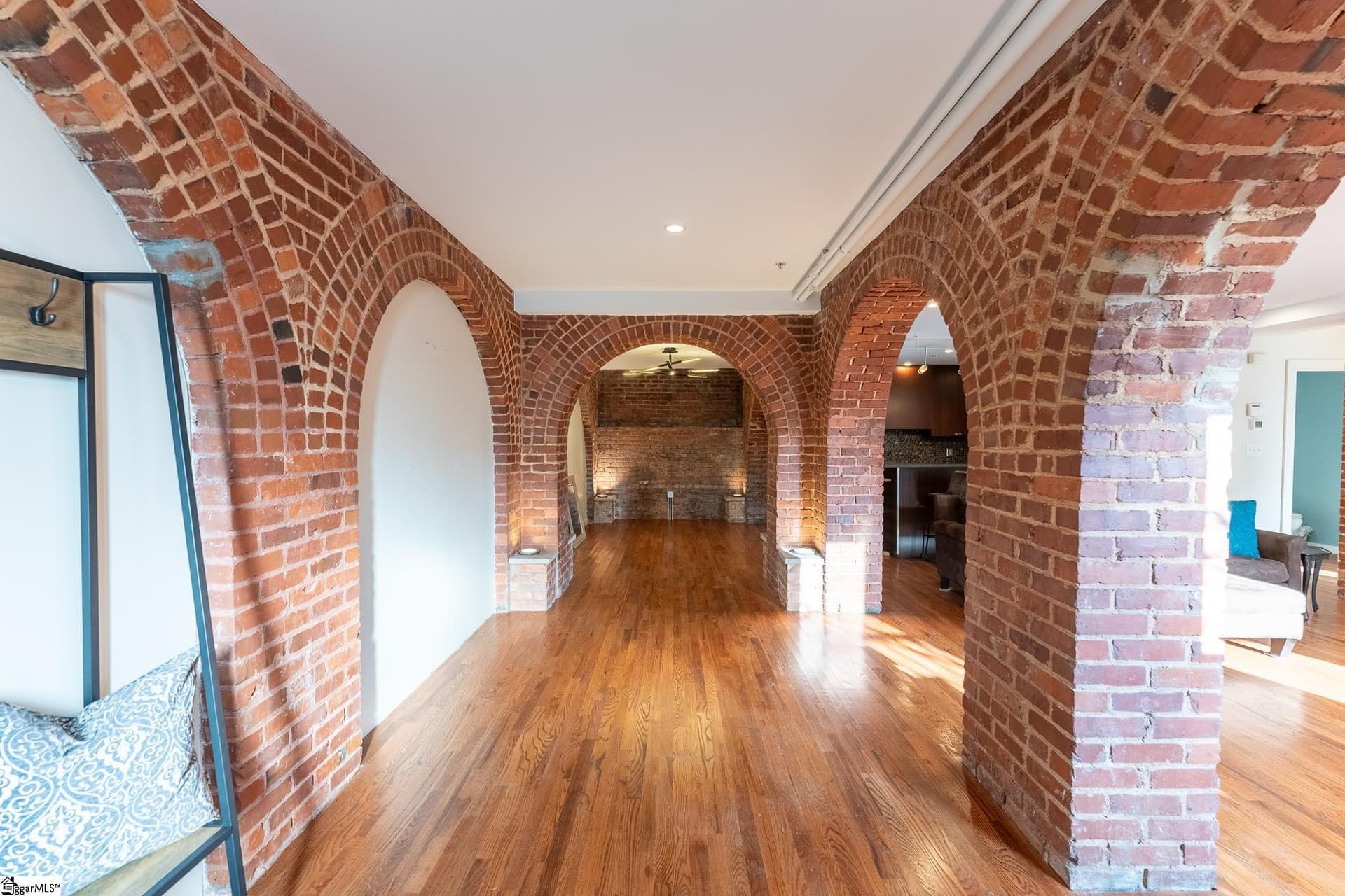 Property image 4 at 400 E Washington Avenue, Greenville, SC 29601