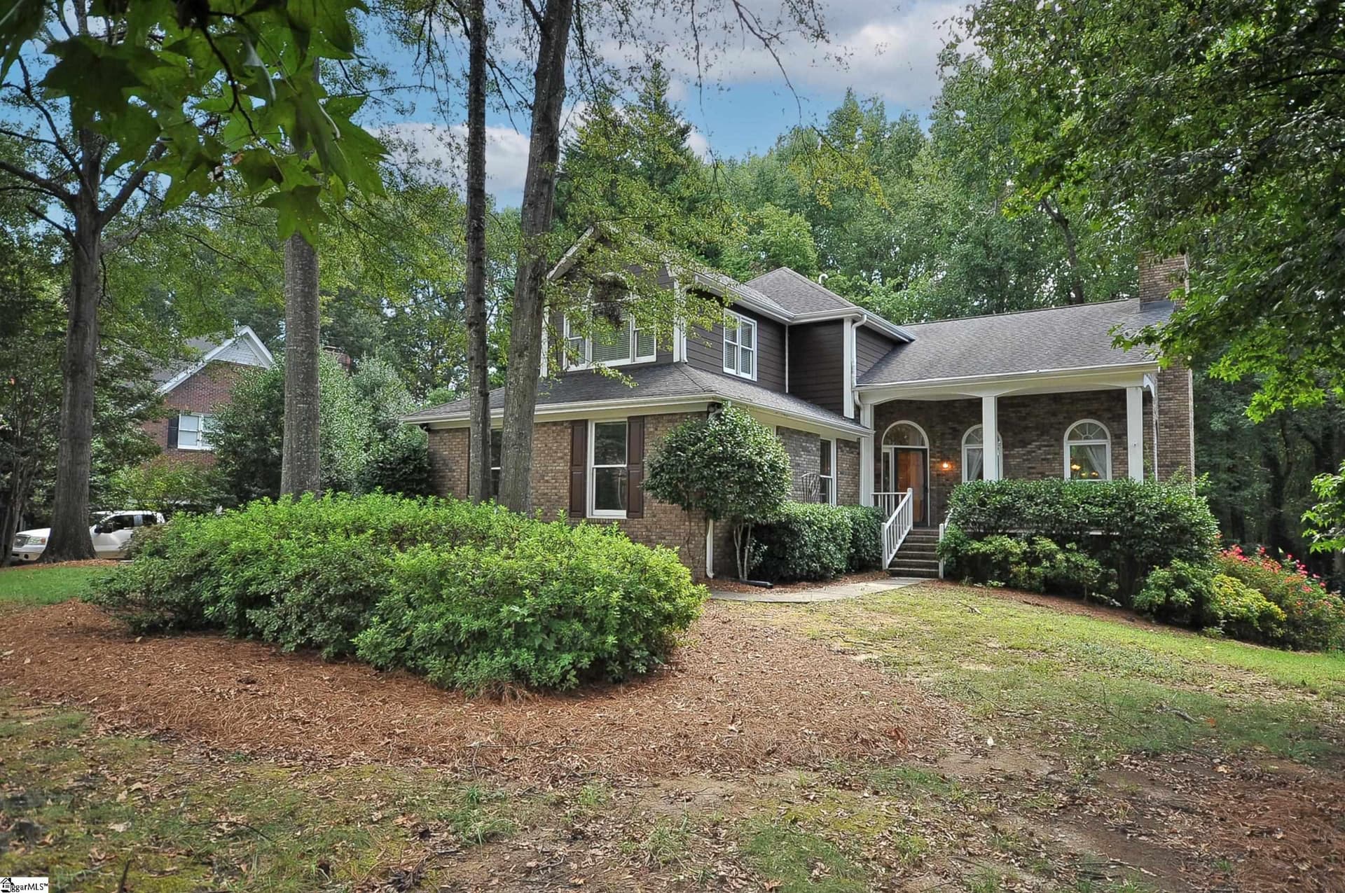 Roper Mountain Estates, Greenville Community