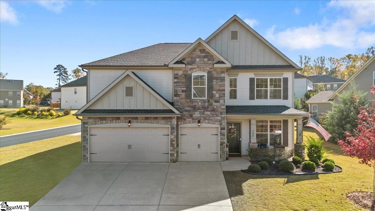 Sapphire Pointe