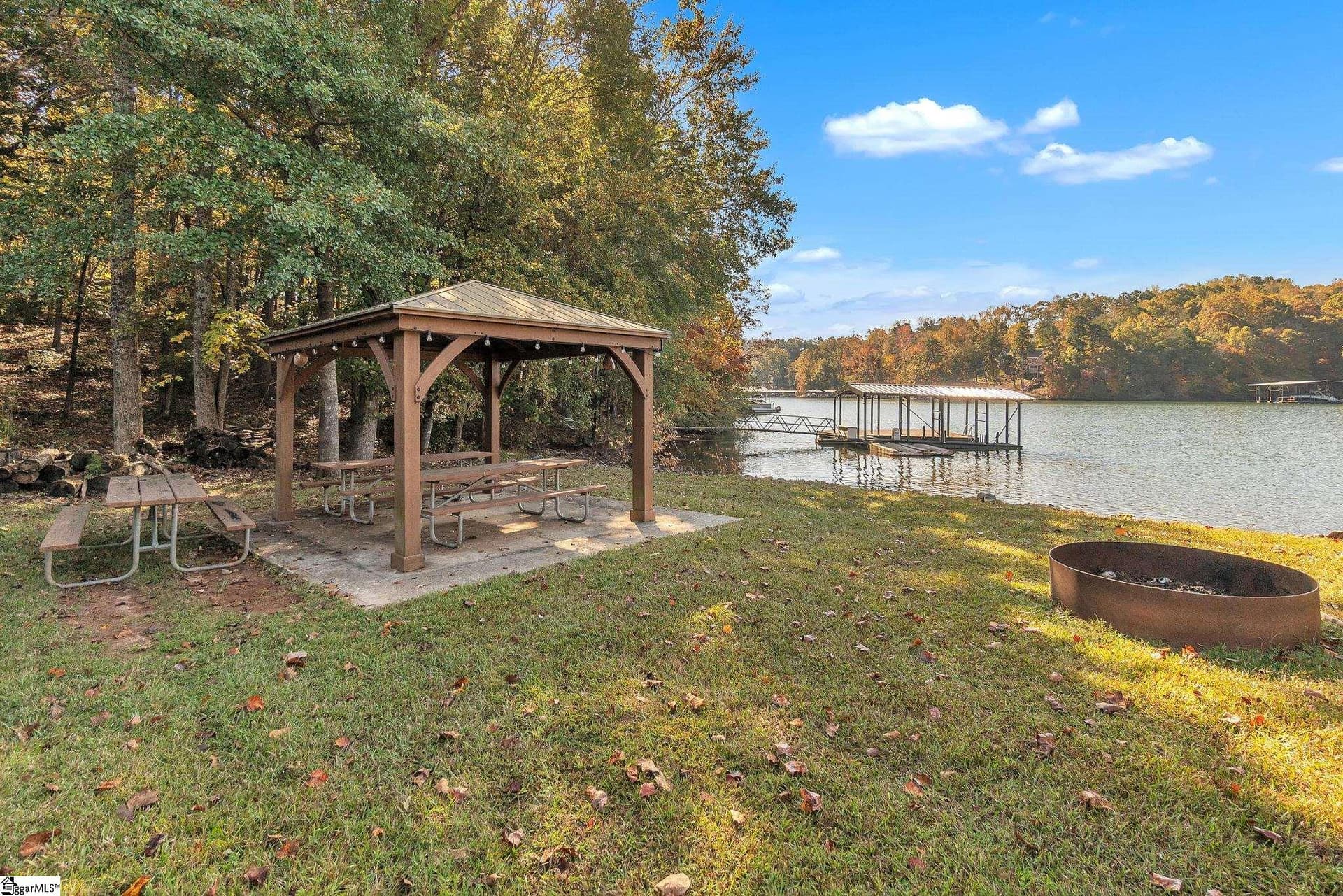 Property image 3 at 98 E W Waters Edge Lane, West Union, SC 29696