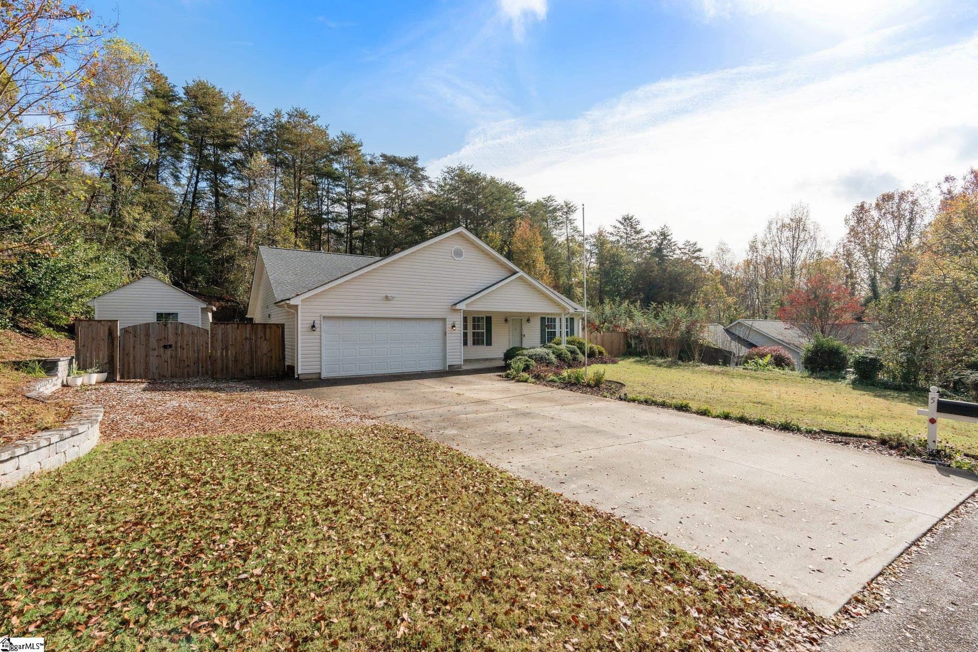 Property image 2 at 5 Burlwood Court, Taylors, SC 29687