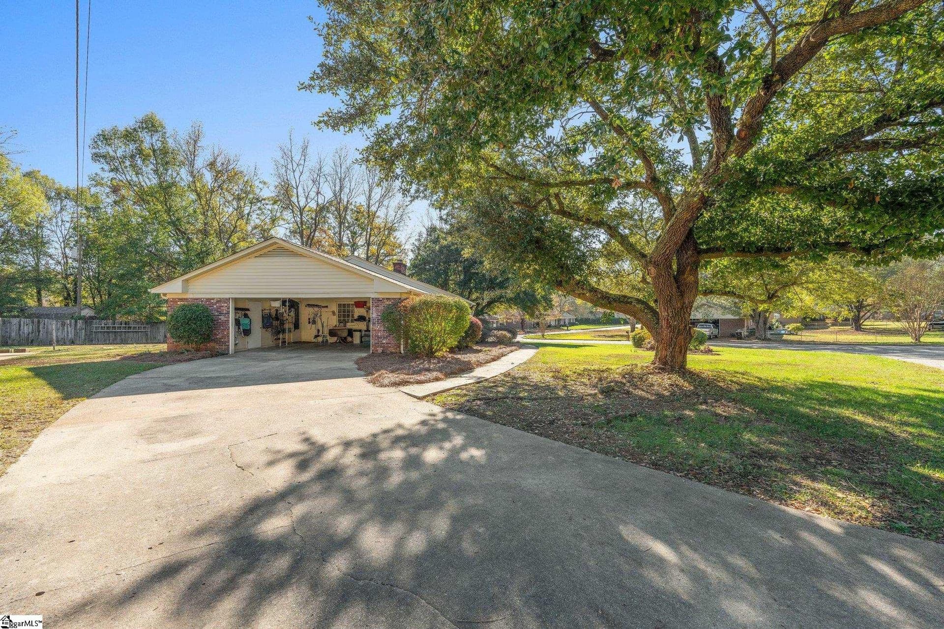 Property image 4 at 102 Hillpine Drive, Simpsonville, SC 29681