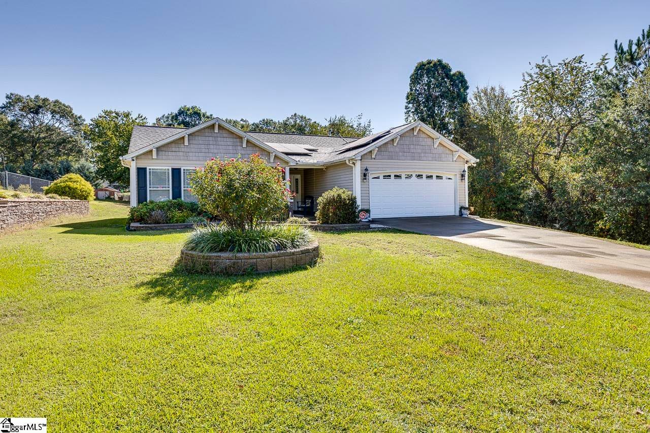 Property image 3 at 140 Colonial Drive, Greer, SC 29651