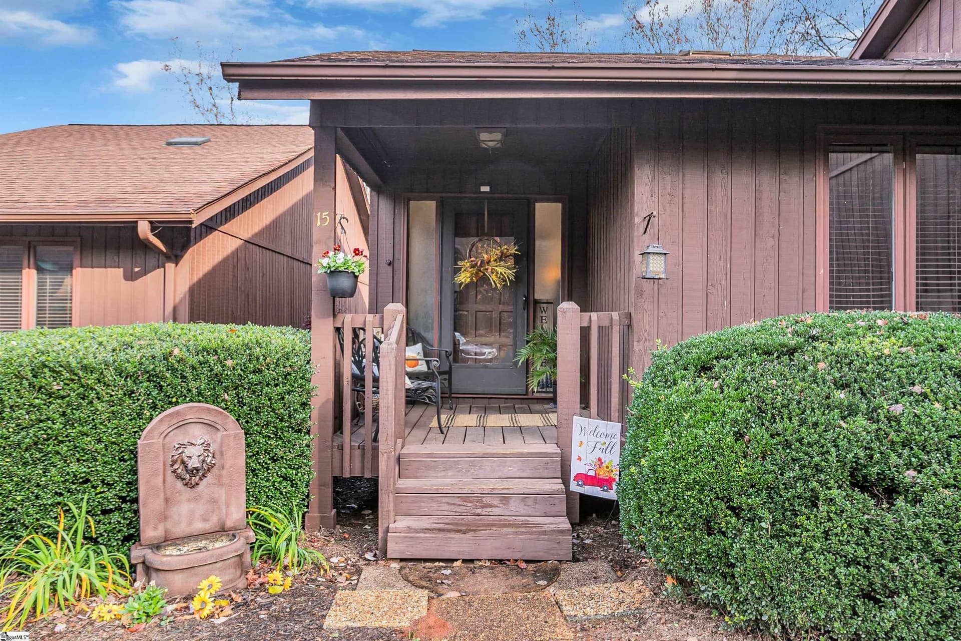 15 Creekside Way