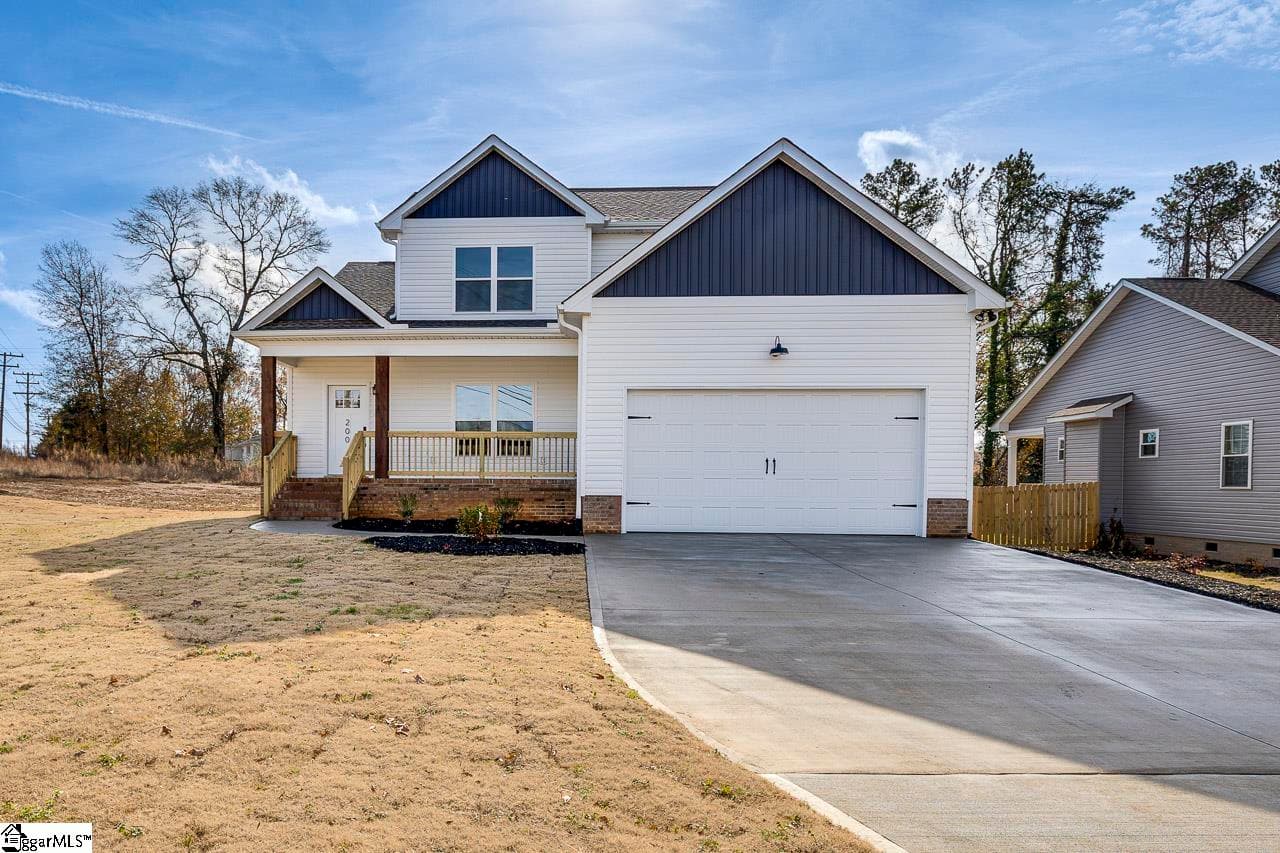 Property image 2 at 200 Hawthorne Drive, Simpsonville, SC 29680