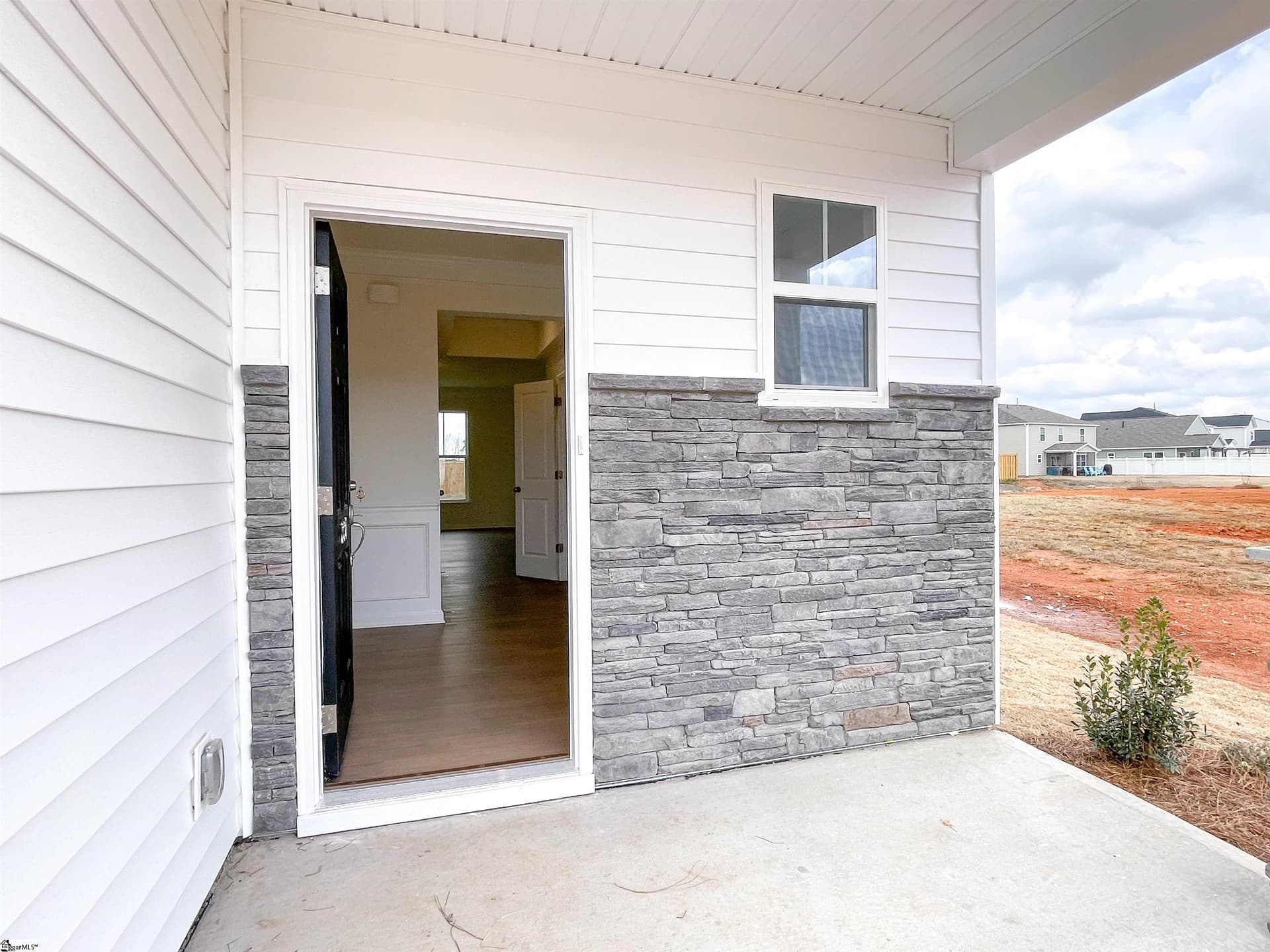 Property image 2 at 221 Pendergast Road, Greenville, SC 29605