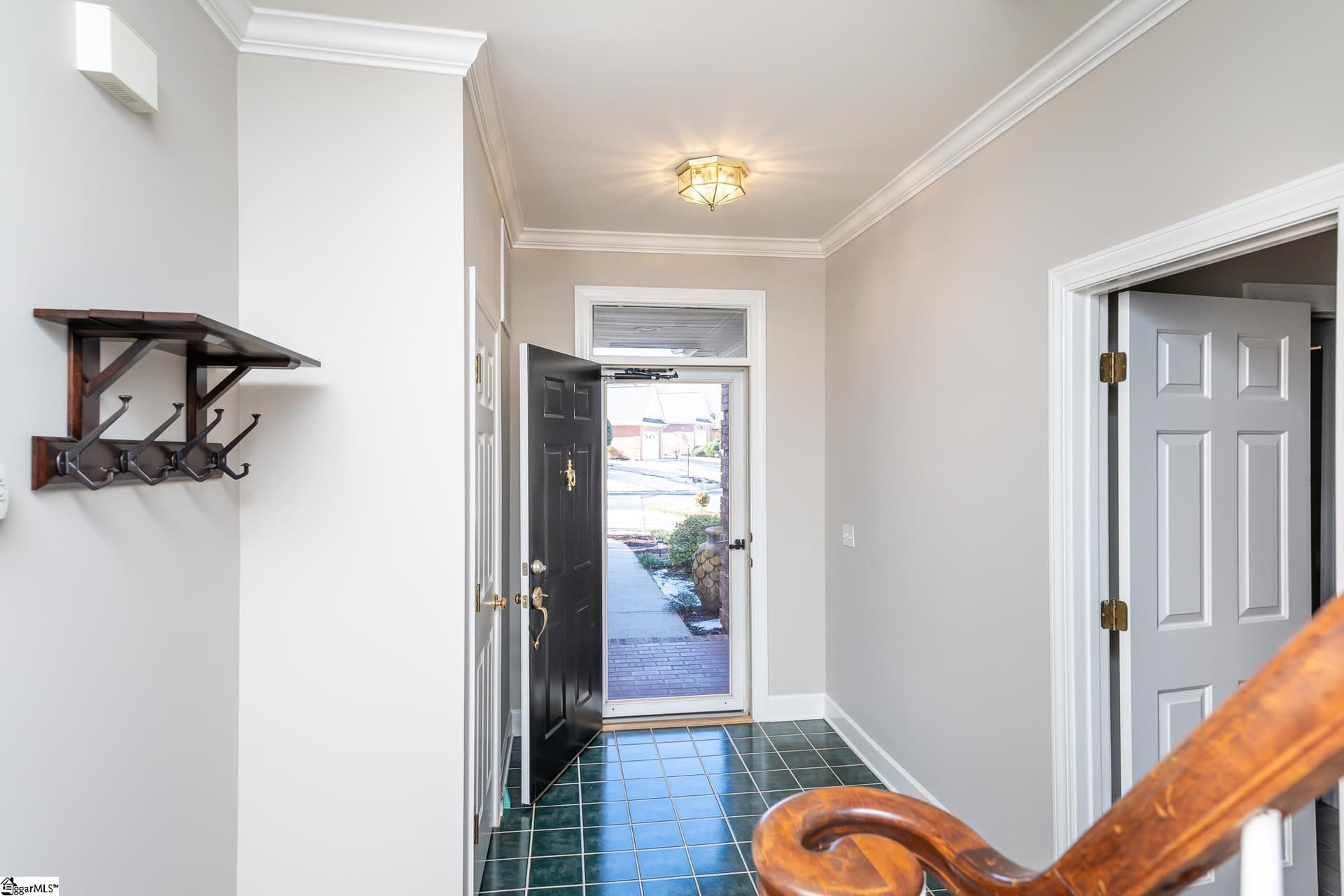 Property image 3 at 222 Greenview Circle, Greenville, SC 29609
