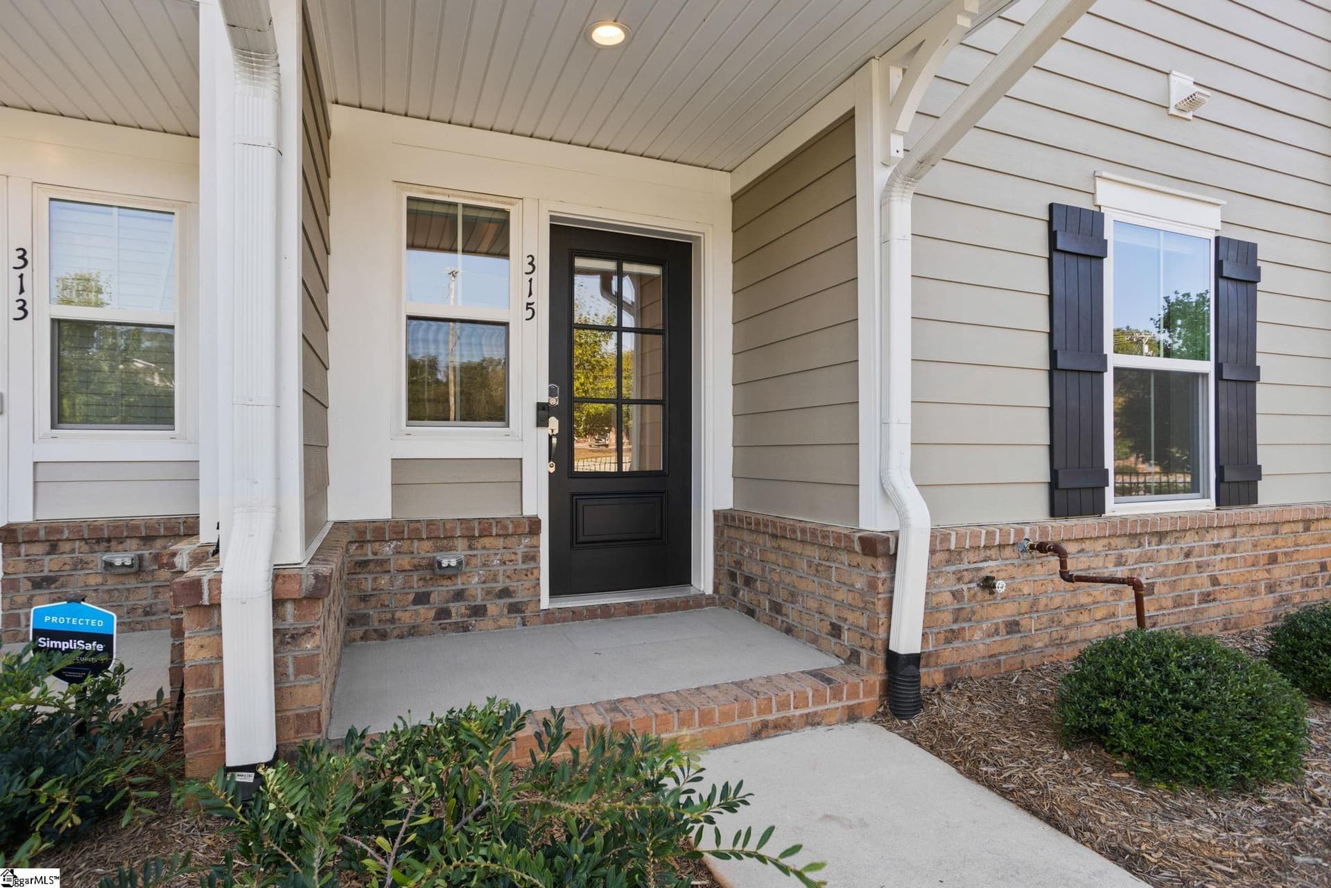 Property image 2 at 315 Pete Hollis Boulevard, Greenville, SC 29601