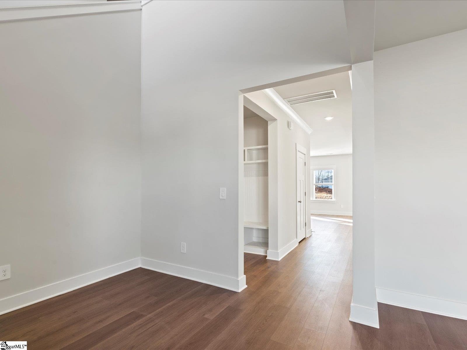 Property image 3 at 1042 Hillcraft Drive, Greer, SC 29651