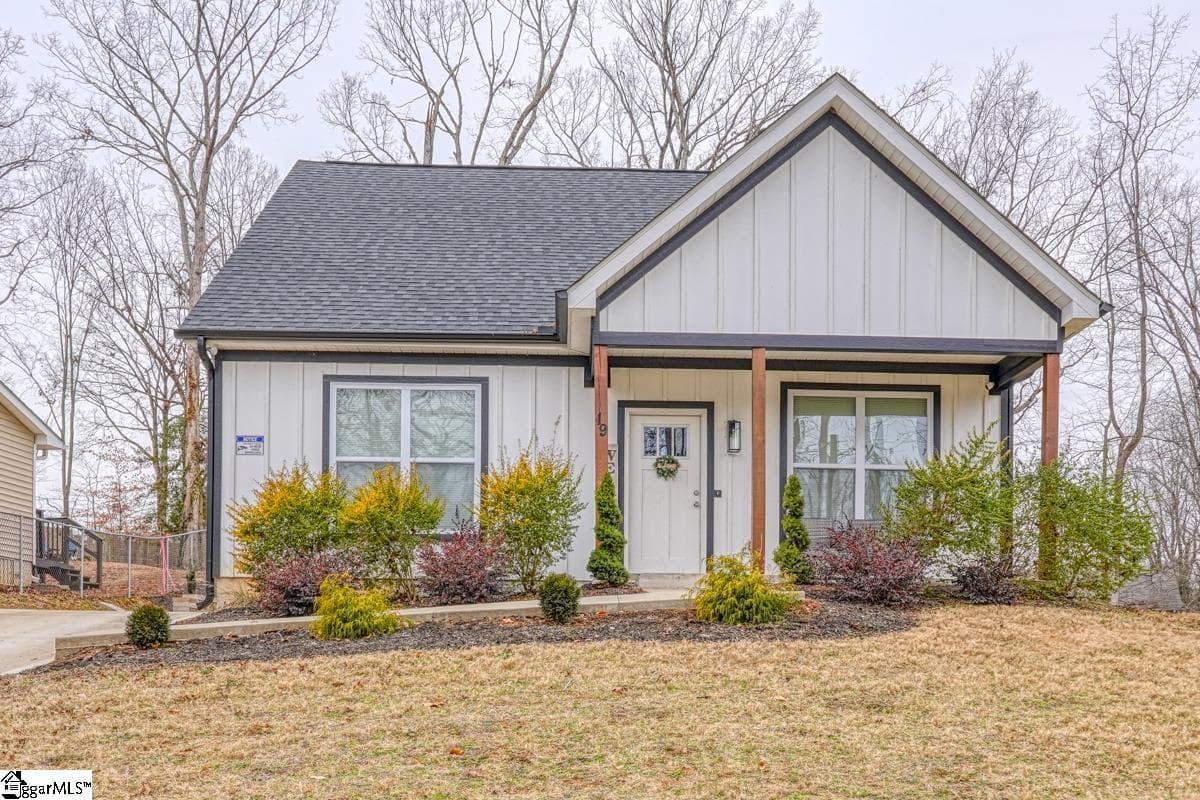 Pine Hill Village, Greenville Community