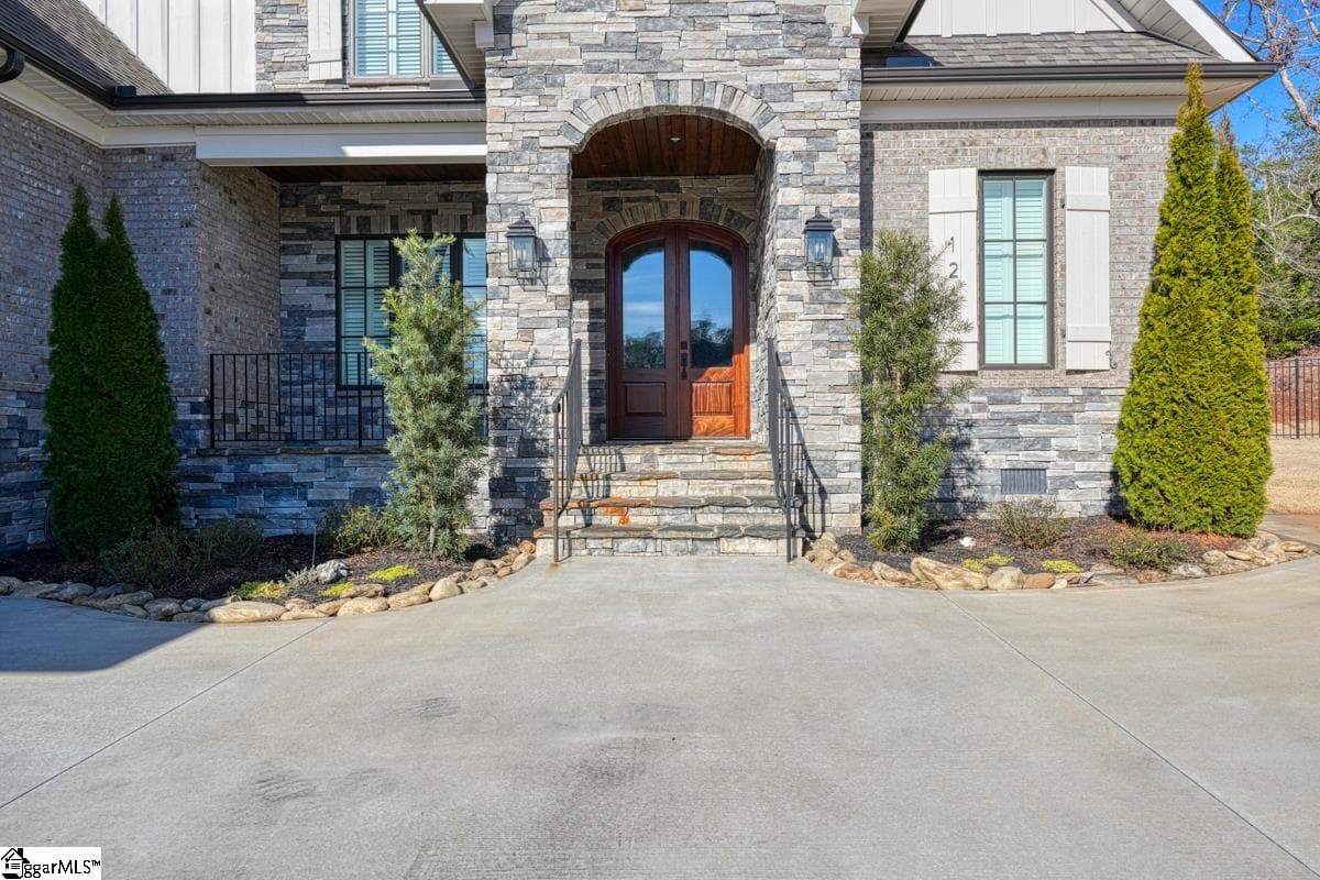 Property image 3 at 126 Chestnut Pond Lane, Simpsonville, SC 29681