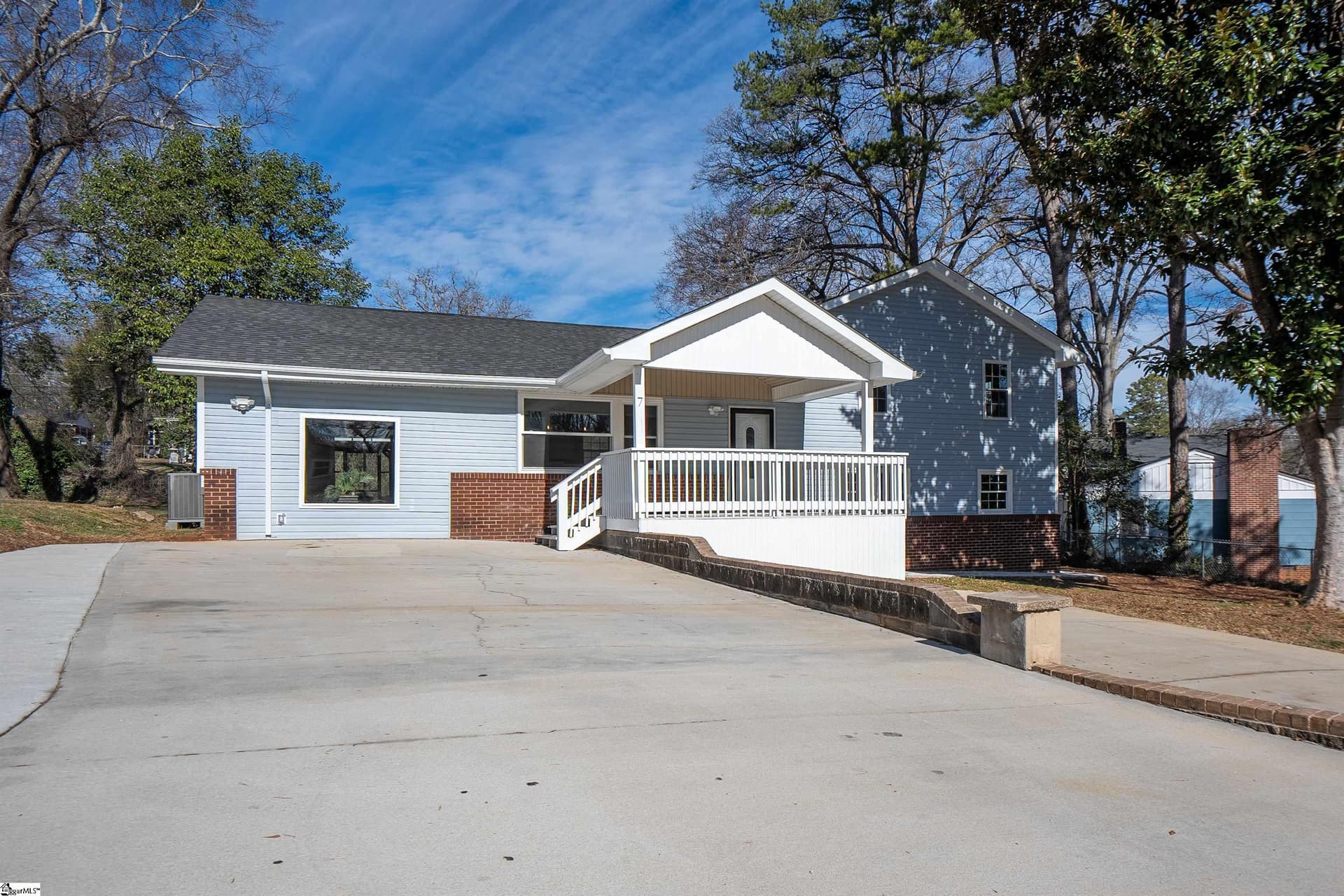 Property image 2 at 7 Deerfield Road, Greenville, SC 29605