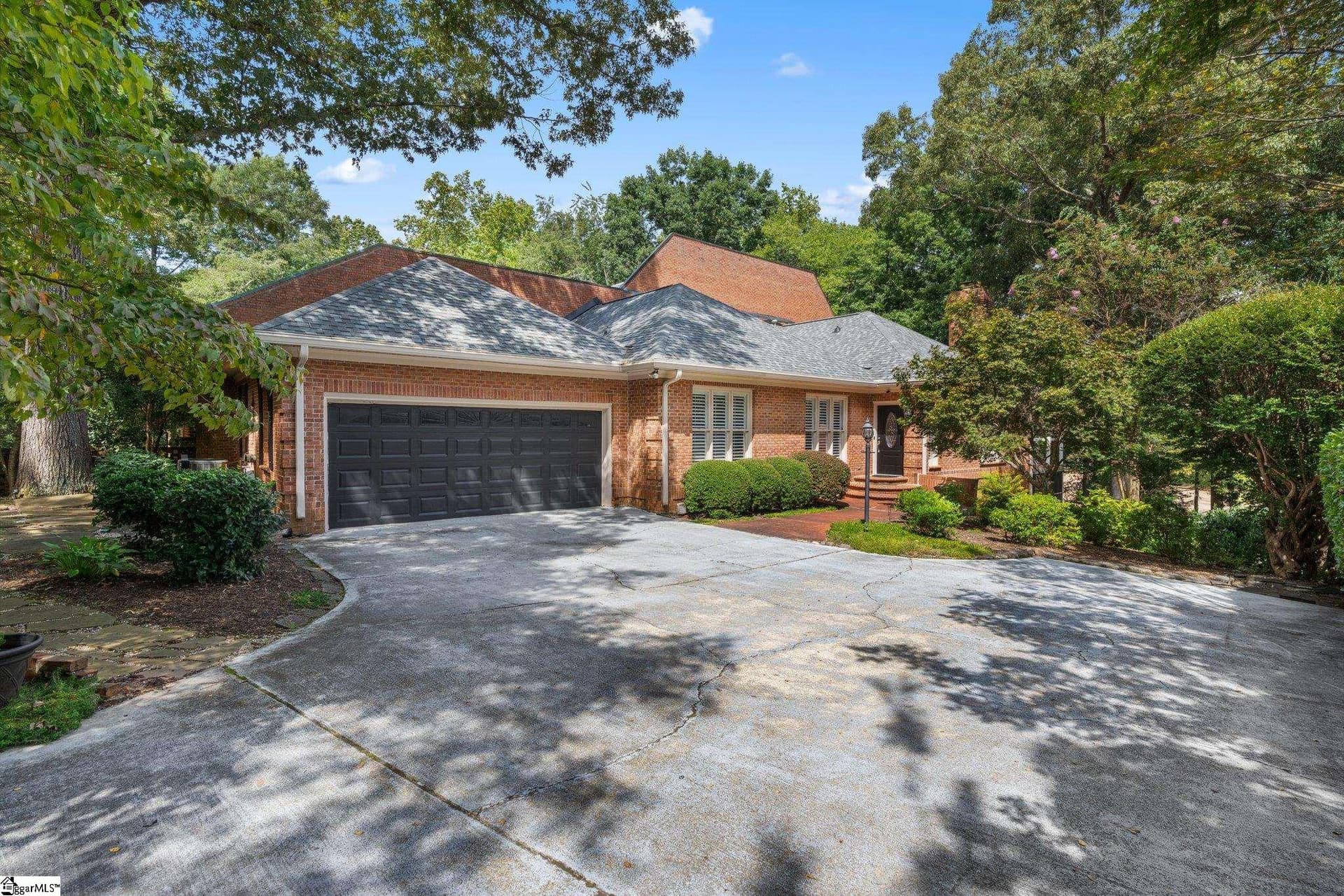 Chanticleer Towns, Greenville Community