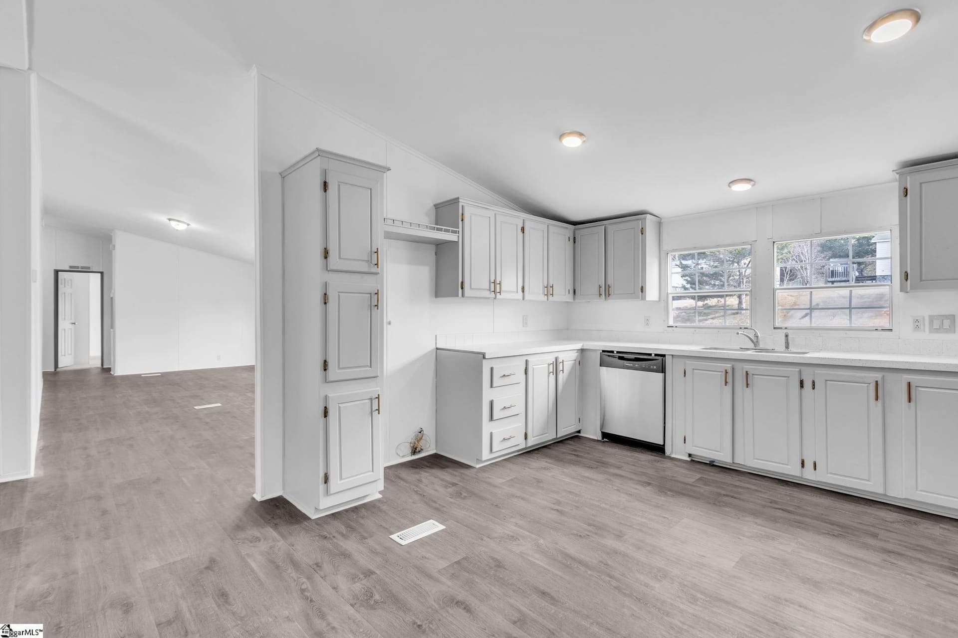Property image 4 at 100 Channel Drive, Greenville, SC 29611
