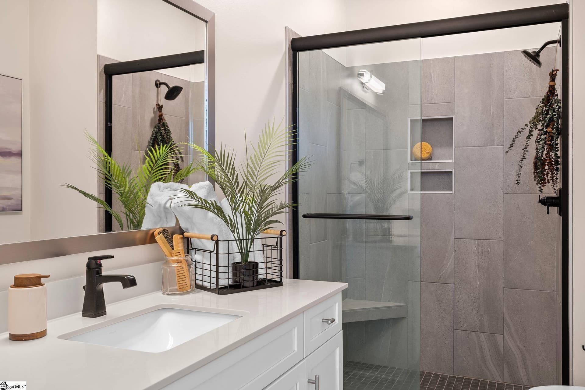 Property image 3 at 121 W Stone Avenue, Greenville, SC 29609