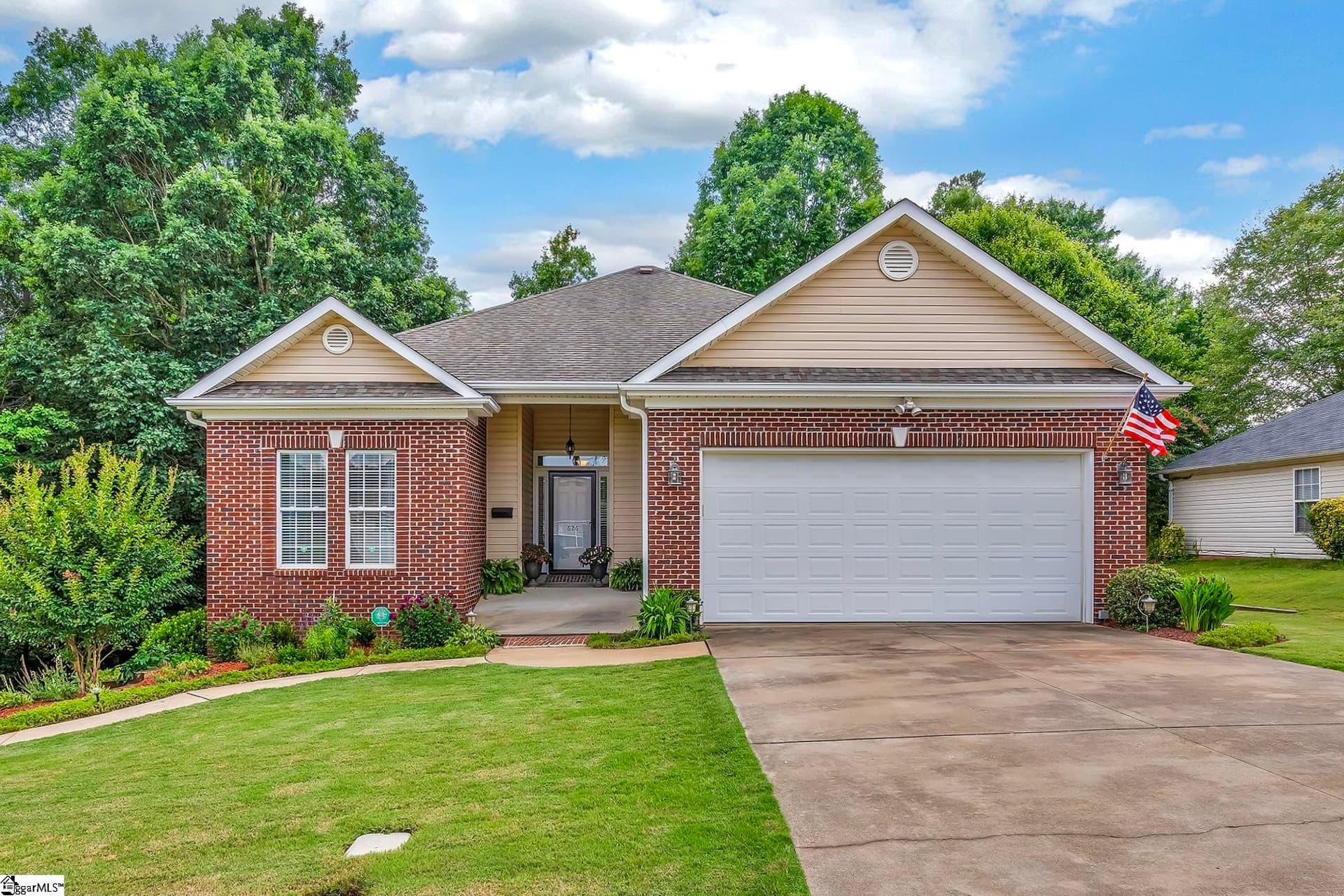 Sweetwater Hills, Moore Community
