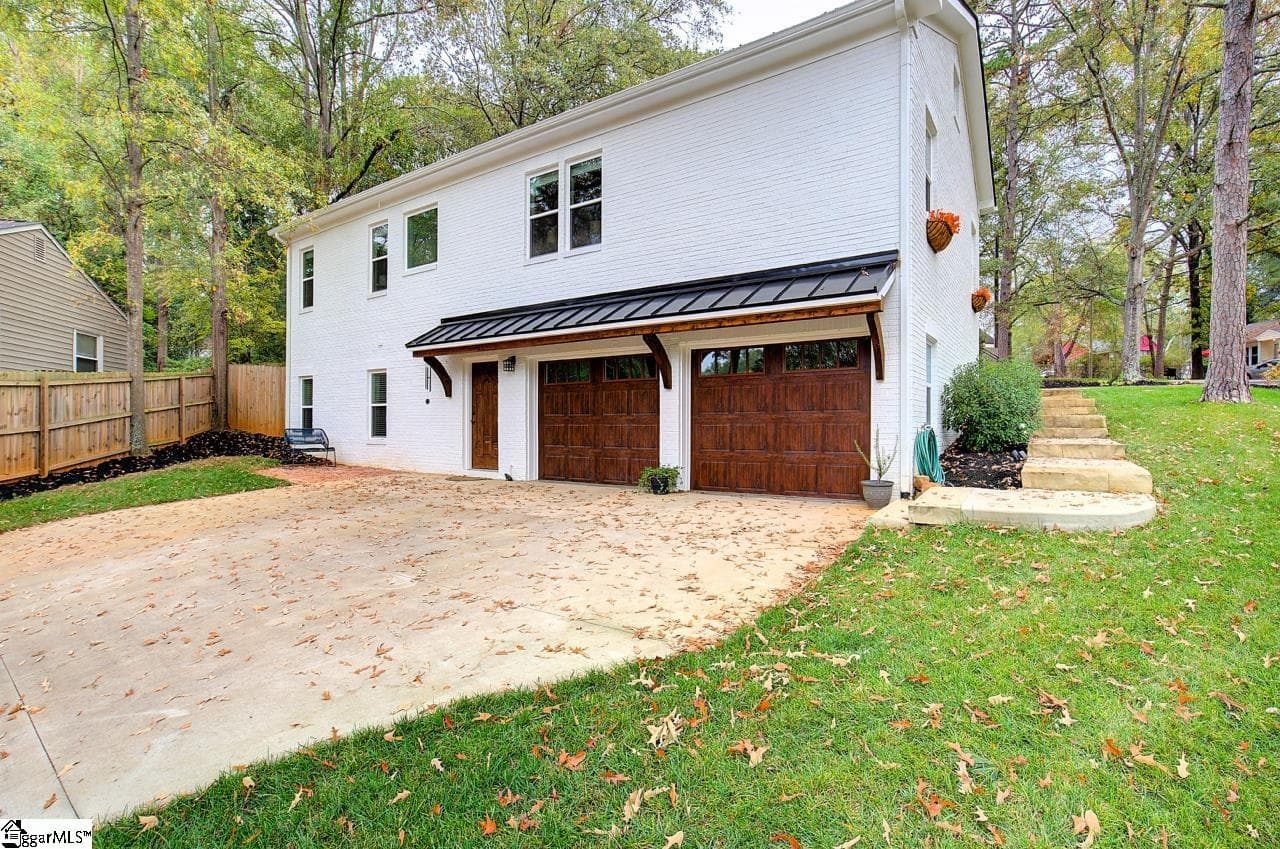Property image 2 at 2 Prancer Avenue, Greenville, SC 29605