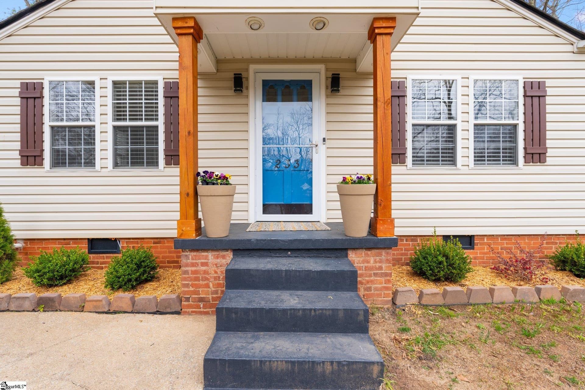 Property image 2 at 233 W Hillcrest Drive, Greenville, SC 29609