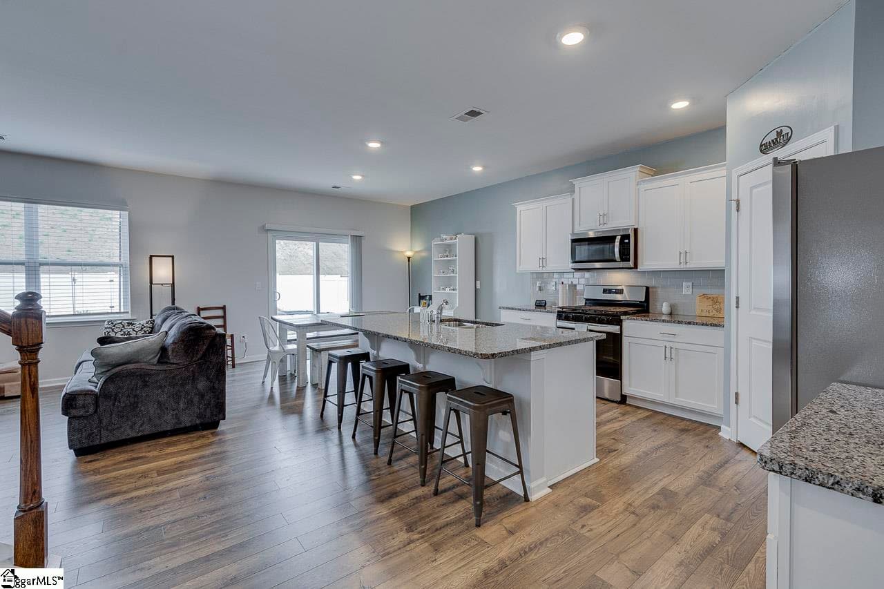 Property image 4 at 71 Oak Edge Lane, Greer, SC 29651