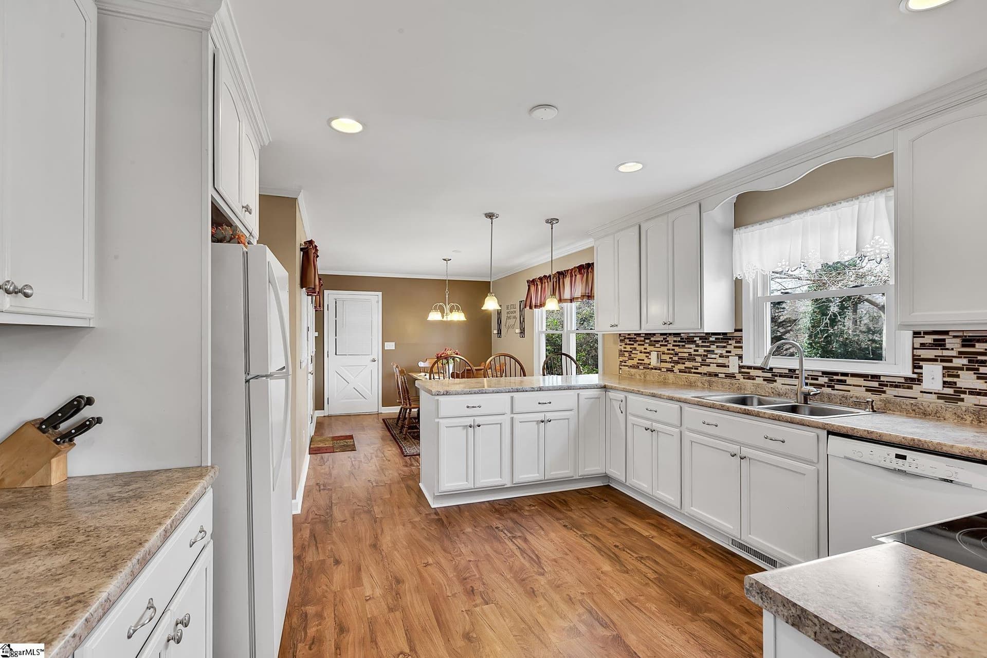 Property image 3 at 5 E Woodburn Drive, Taylors, SC 29687