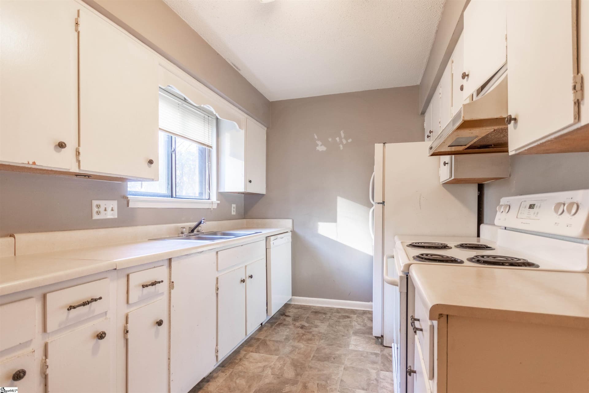 Property image 3 at 102 Briarview Circle, Greenville, SC 29615
