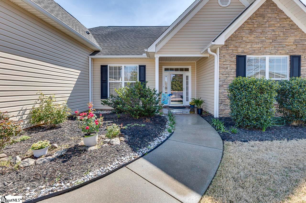 Property image 4 at 4 Hanging Moss Lane, Greenville, SC 29615