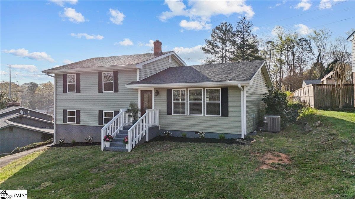 Property image 2 at 803 Pine Creek Drive, Greenville, SC 29605-3407