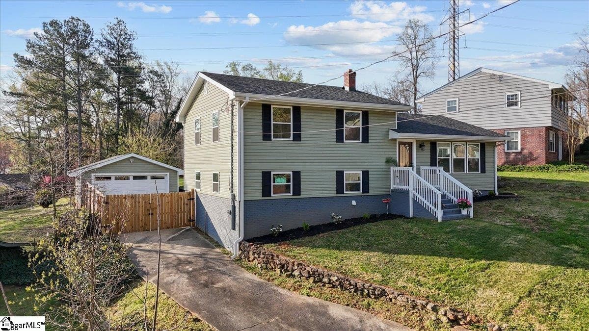 Property image 3 at 803 Pine Creek Drive, Greenville, SC 29605-3407