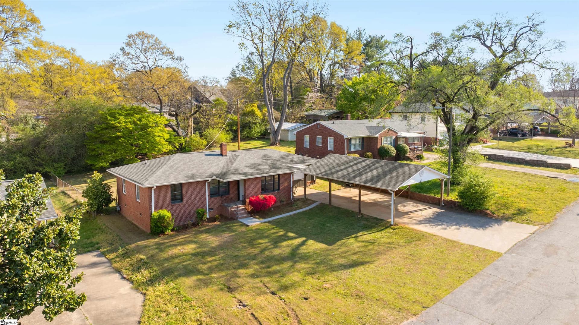 Chestnut Hills, Greenville Community