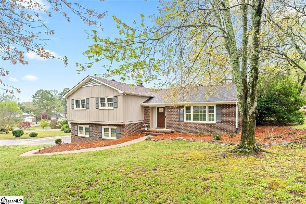 Property image 2 at 2 E Indian Trail, Taylors, SC 29687